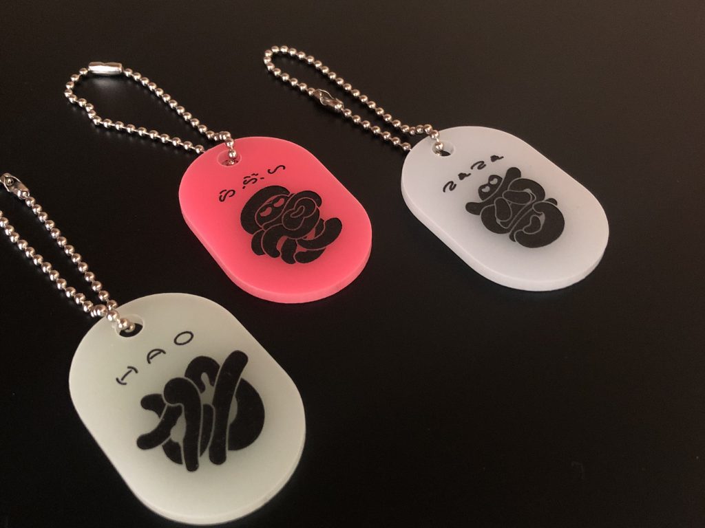 蓄光アクリルキーホルダー製作 オリジナルデザインキーホルダー