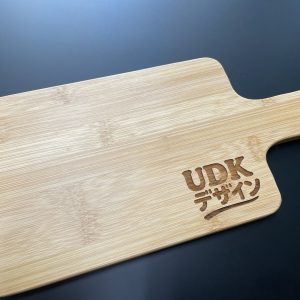 バンブー（竹製）カッティングボード取っ手付　名入れ・ロゴ彫刻対応