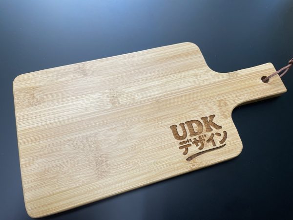 バンブー（竹製）カッティングボード取っ手付　名入れ・ロゴ彫刻対応